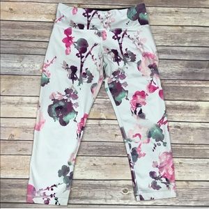 Wonder Under Crop Pant